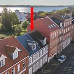 Apartment Ved Stranden Og Centrum *